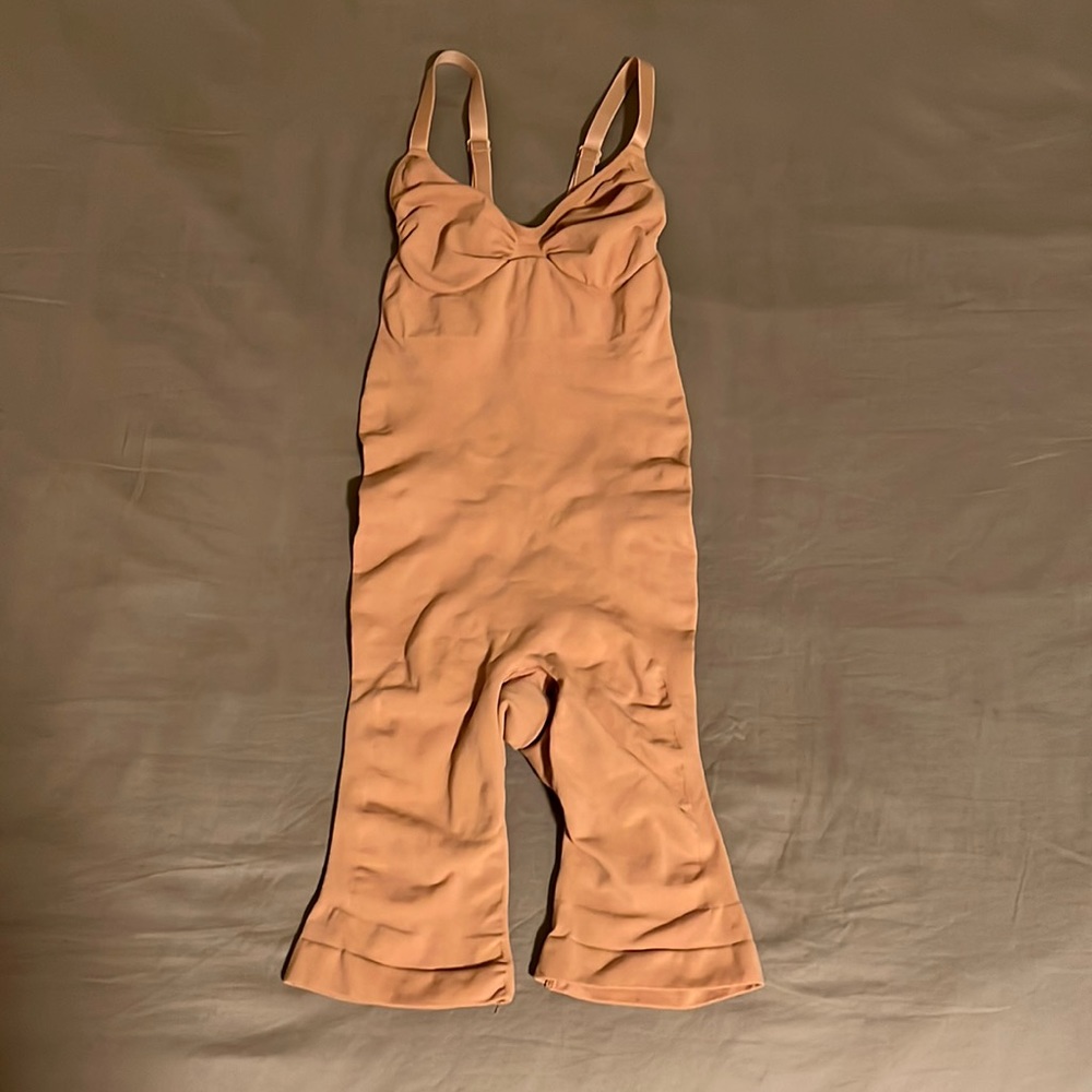 SKIMS SEAMLESS SCULPT MID THIGH BODYSUIT